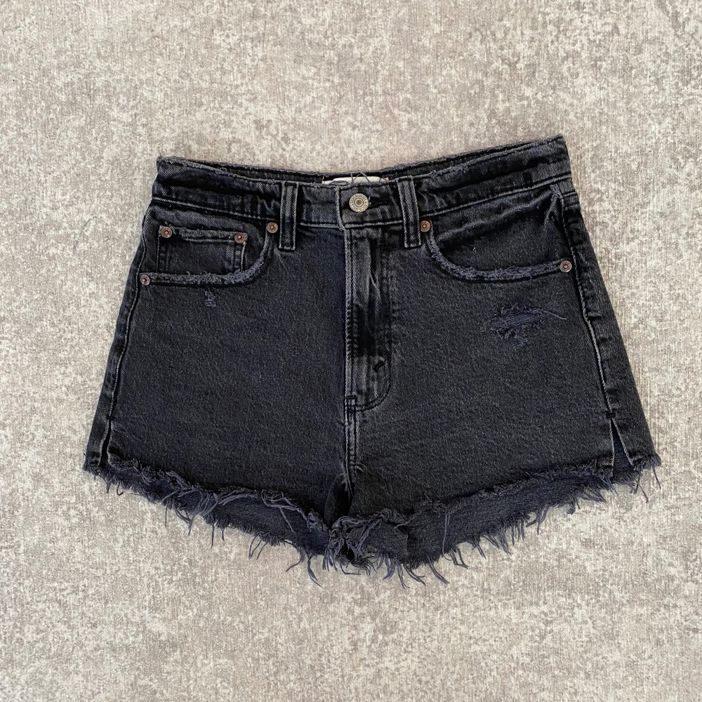 Abercrombie High Rise Mom Short (26) in Washed Black